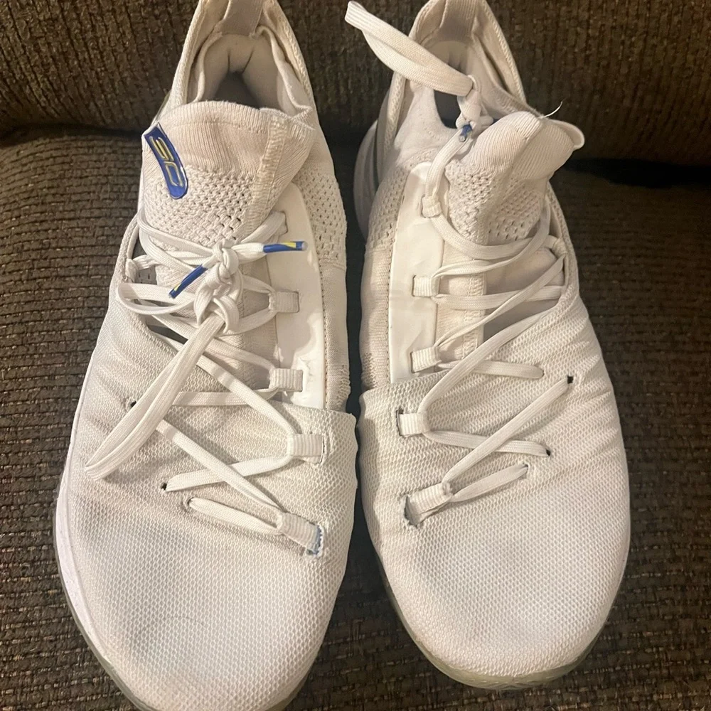 Under Armour White Sneakers with Classic Design and Comfort - Picture 5 of 6